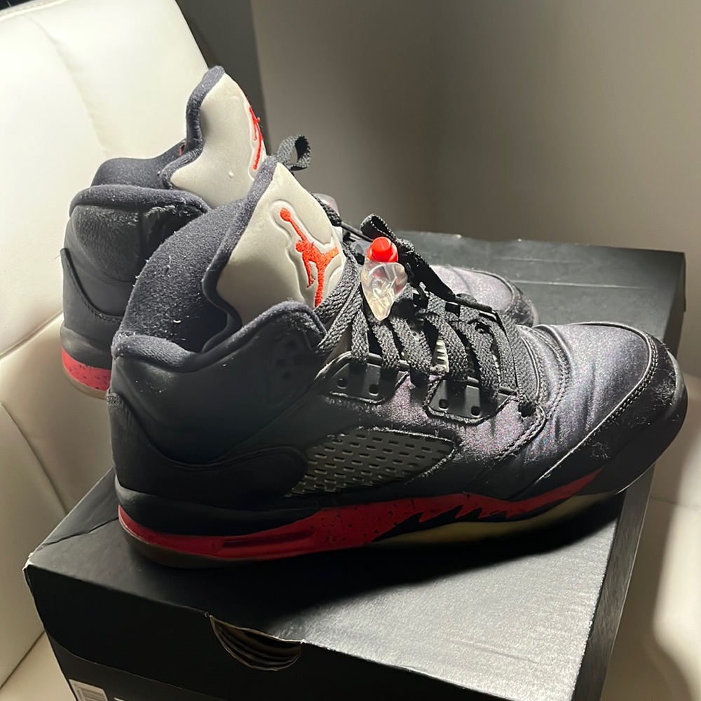 Back & Red Air Jordan 5 Retro satin Bred